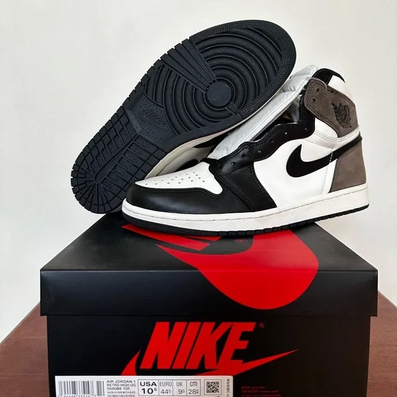 Nike Jordan 1‎ Retro High OG in Dark Mocha